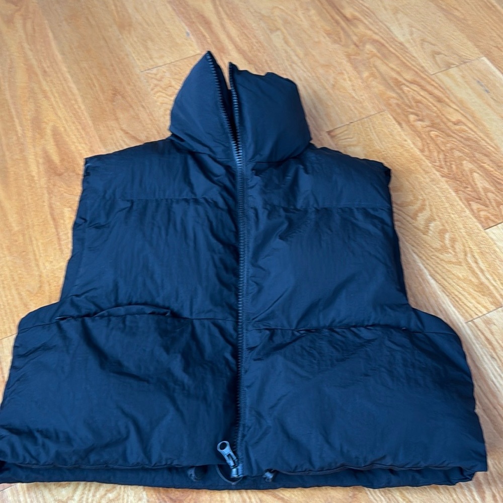 black cropped puffer vest